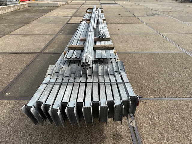 Staalconstructie 12.80 x 24.00 meter (307m2) - afbeelding 7 van  10