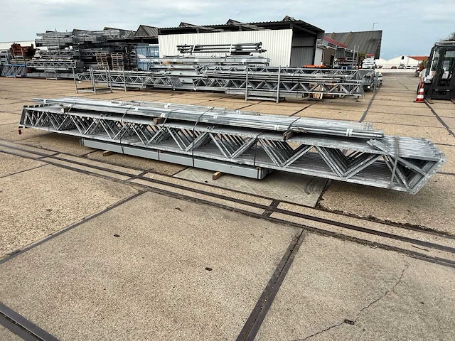 Staalconstructie 12.80 x 24.00 meter (307m2) - afbeelding 1 van  11