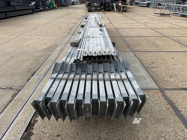 Staalconstructie 12.80 x 24.00 meter (307m2) - afbeelding 5 van  11