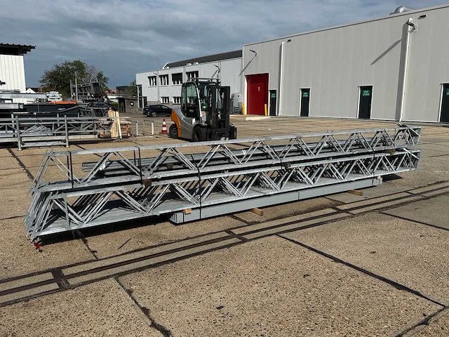 Staalconstructie 12.80 x 28.00 meter (358m2) - afbeelding 6 van  12