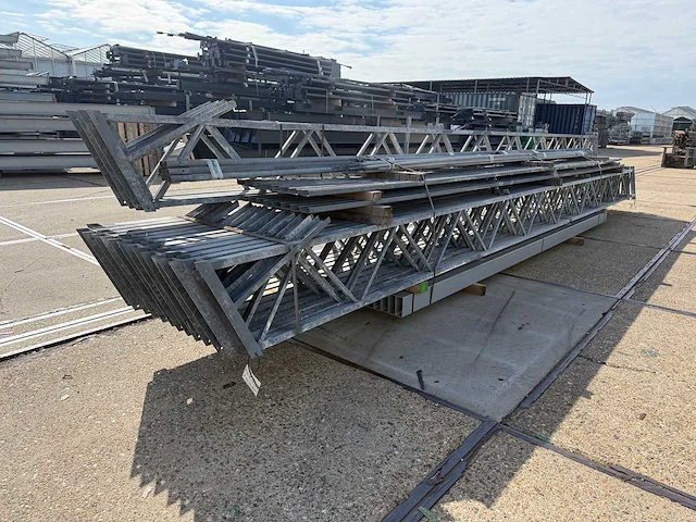 Staalconstructie 12.80 x 28.00 meter (358m2) - afbeelding 1 van  12