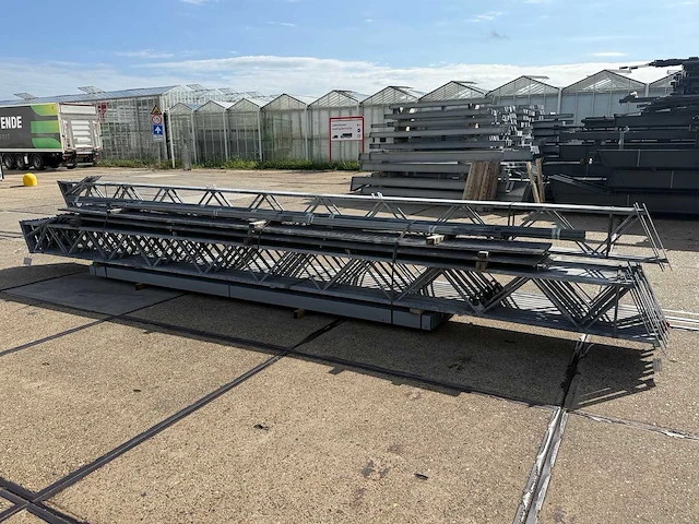 Staalconstructie 12.80 x 28.00 meter (358m2) - afbeelding 4 van  12