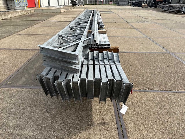 Staalconstructie 12.80 x 28.00 meter (358m2) - afbeelding 4 van  6