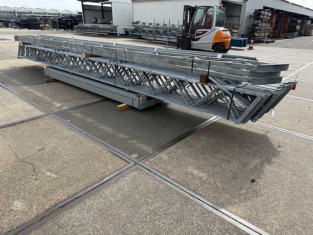 Staalconstructie 12.80 x 28.00 meter (358m2) - afbeelding 5 van  6