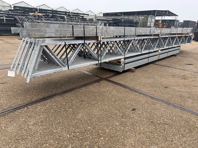 Staalconstructie 12.80 x 28.00 meter (358m2) - afbeelding 1 van  12