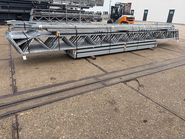 Staalconstructie 12.80 x 28.00 meter (358m2) - afbeelding 10 van  12