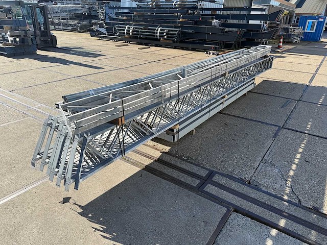 Staalconstructie 12.80 x 28.00 meter (358m2) - afbeelding 1 van  10