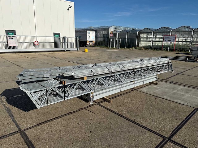 Staalconstructie 12.80 x 28.00 meter (358m2) - afbeelding 4 van  10
