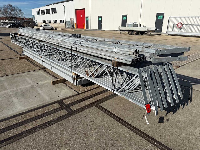 Staalconstructie 12.80 x 28.00 meter (358m2) - afbeelding 6 van  10