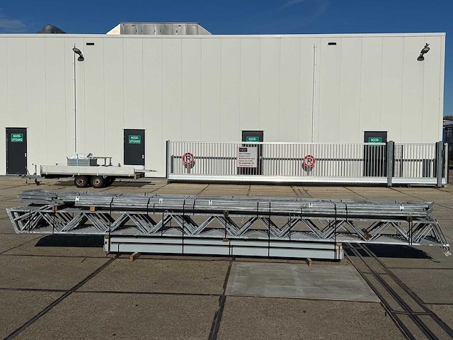 Staalconstructie 12.80 x 28.00 meter (358m2) - afbeelding 7 van  10