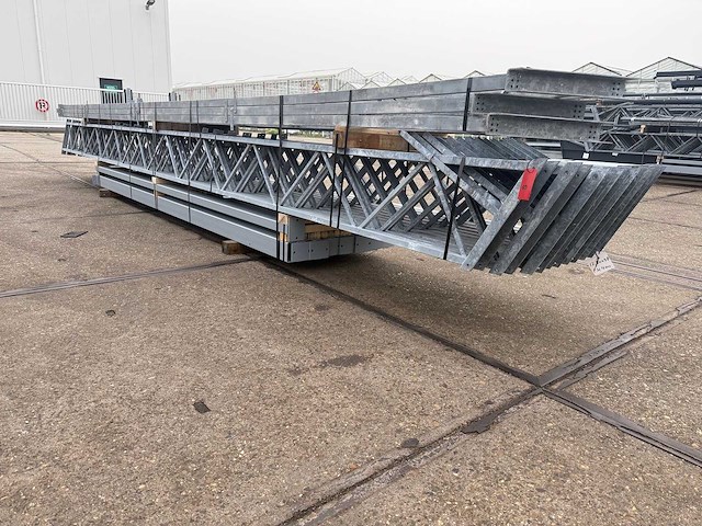 Staalconstructie 12.80 x 28.00 meter (358m2) - afbeelding 1 van  8