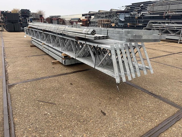 Staalconstructie 12.80 x 28.00 meter (358m2) - afbeelding 5 van  8