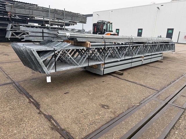 Staalconstructie 12.80 x 28.00 meter (358m2) - afbeelding 5 van  6