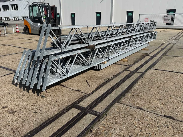 Staalconstructie 12.80 x 28.00 meter (358m2) - afbeelding 1 van  12
