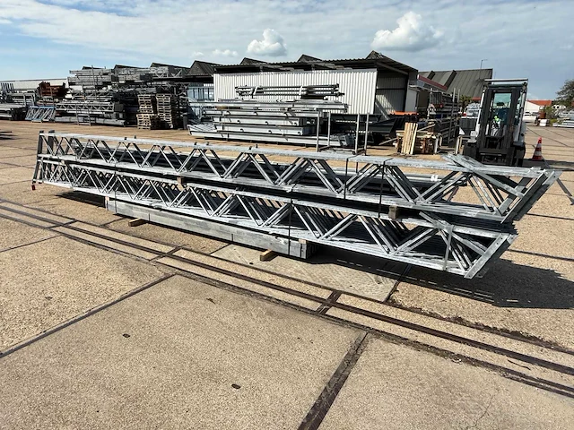 Staalconstructie 12.80 x 32.00 meter (410m2) - afbeelding 8 van  13