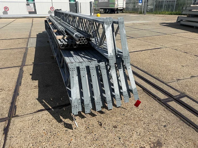 Staalconstructie 12.80 x 32.00 meter (410m2) - afbeelding 8 van  13
