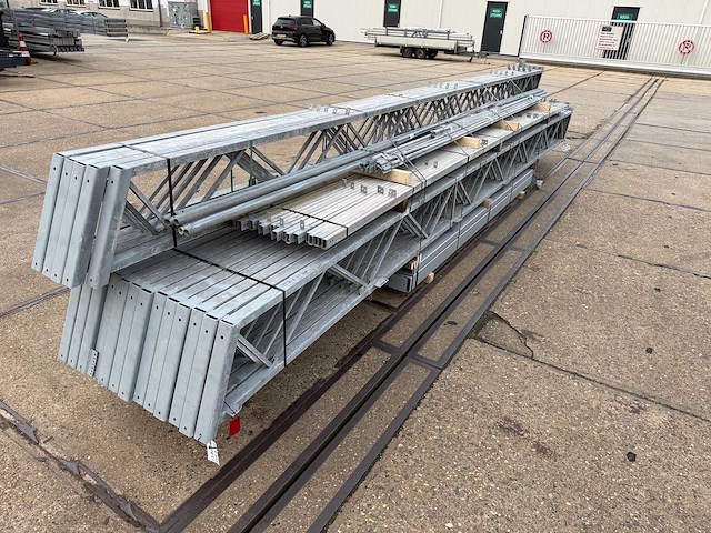 Staalconstructie 12.80 x 32.00 meter (410m2) - afbeelding 6 van  11