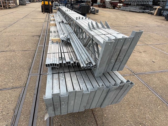 Staalconstructie 12.80 x 32.00 meter (410m2) - afbeelding 10 van  11