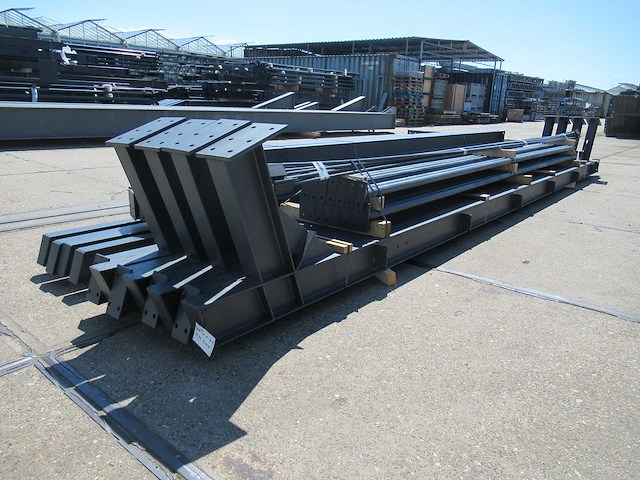 Staalconstructie 13.10 x 25.00 meter (327m2) - afbeelding 10 van  17