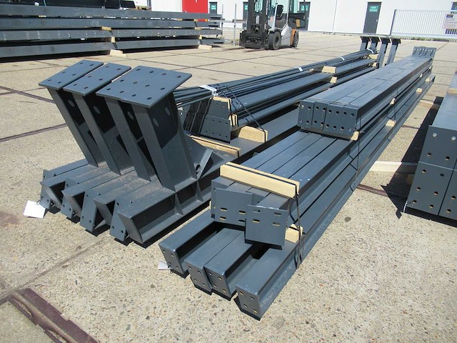 Staalconstructie 13.10 x 25.00 meter (327m2) - afbeelding 15 van  17