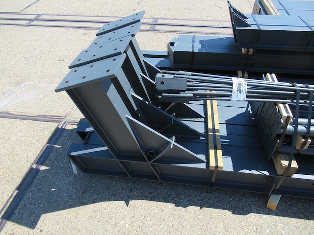 Staalconstructie 13.10 x 25.00 meter (327m2) - afbeelding 16 van  17