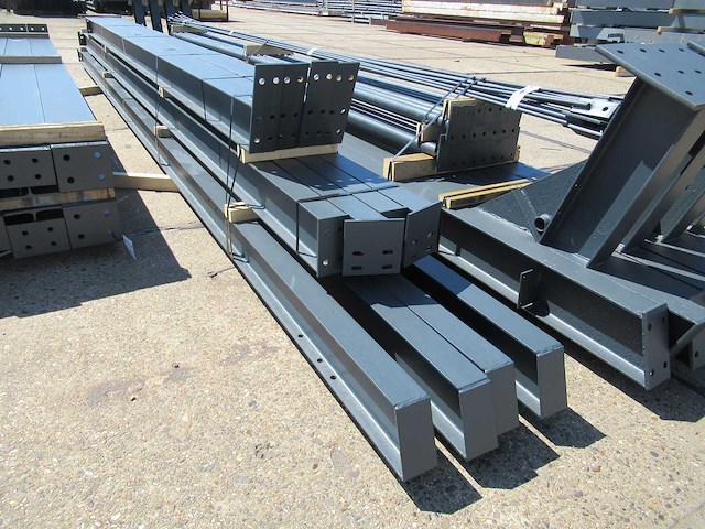 Staalconstructie 13.10 x 25.00 meter (327m2) - afbeelding 3 van  17