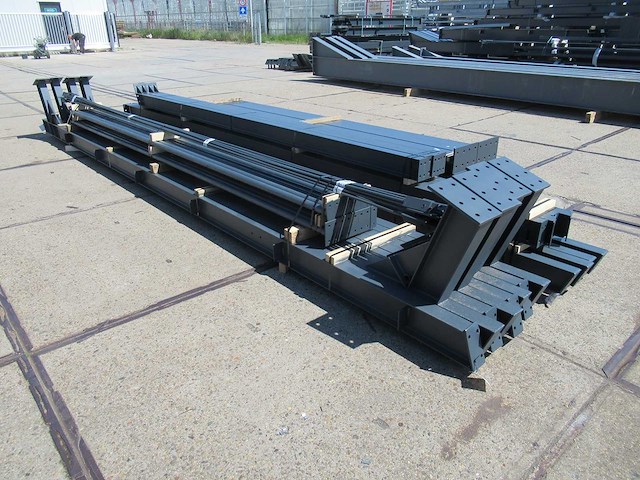 Staalconstructie 13.10 x 25.00 meter (327m2) - afbeelding 4 van  17