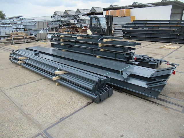 Staalconstructie 14 x 20 meter (280m2) - afbeelding 10 van  17