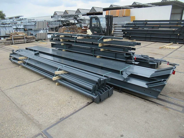 Staalconstructie 14 x 20 meter (280m2) - afbeelding 10 van  17