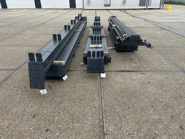 Staalconstructie 14 x 25 meter (350m2) - afbeelding 2 van  13