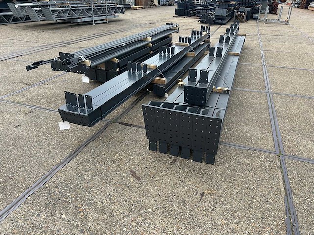 Staalconstructie 14 x 25 meter (350m2) - afbeelding 8 van  13