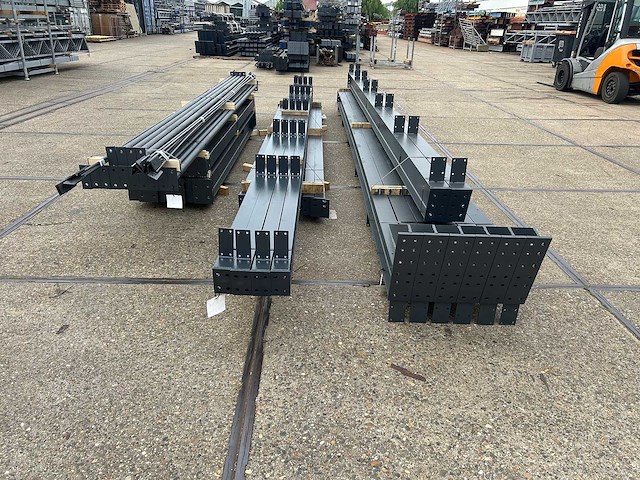 Staalconstructie 14 x 25 meter (350m2) - afbeelding 9 van  13