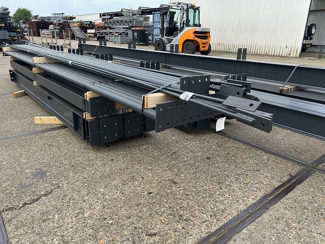 Staalconstructie 14 x 25 meter (350m2) - afbeelding 11 van  13