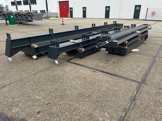 Staalconstructie 14 x 25 meter (350m2) - afbeelding 1 van  13