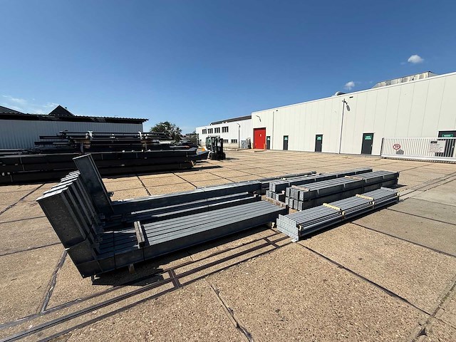 Staalconstructie 14.80 x 40.00 meter (592m2) - afbeelding 11 van  20