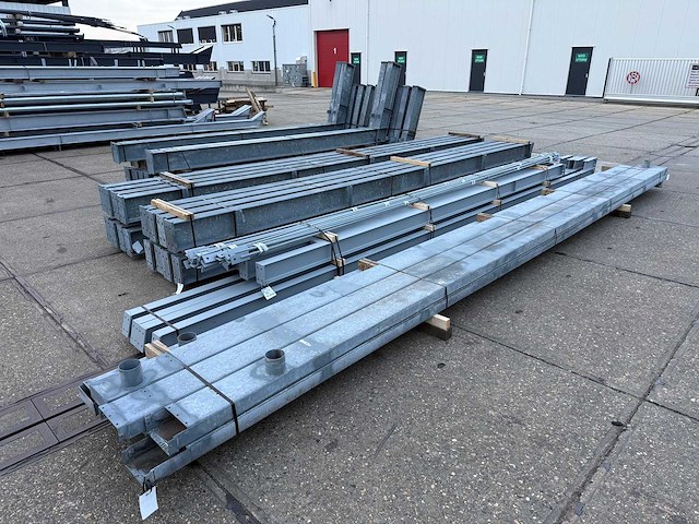 Staalconstructie 14.80 x 45.00 meter (666m2) - afbeelding 1 van  27