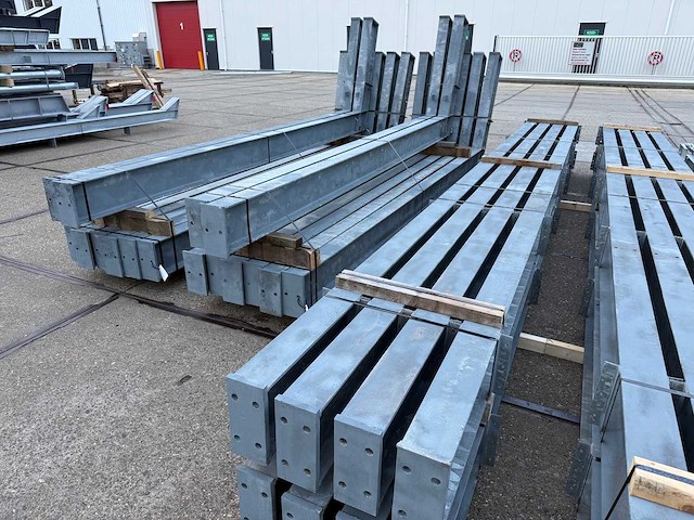 Staalconstructie 14.80 x 45.00 meter (666m2) - afbeelding 13 van  27