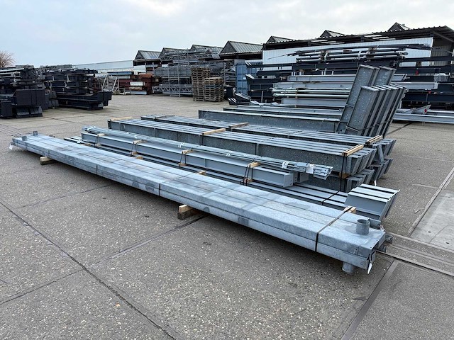 Staalconstructie 14.80 x 45.00 meter (666m2) - afbeelding 12 van  27