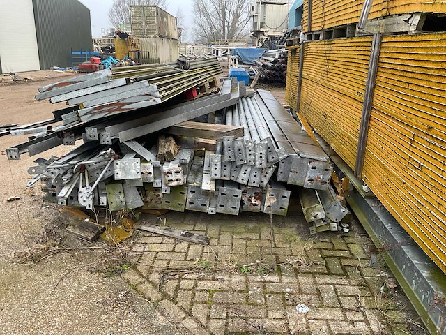 Staalconstructie (14x50) 700m2 - afbeelding 12 van  13
