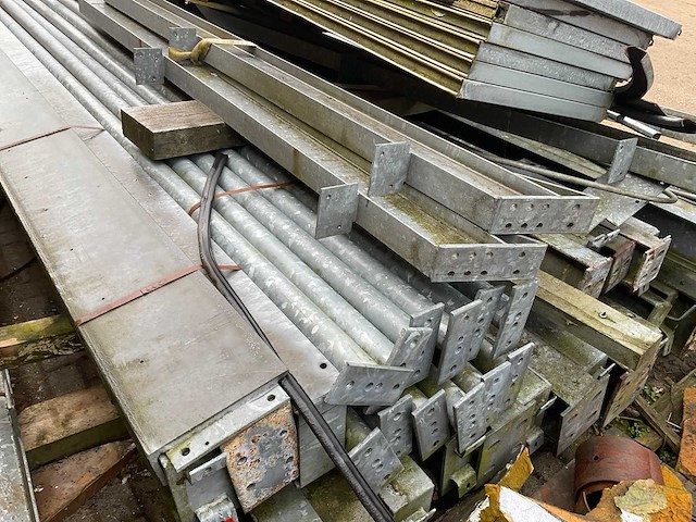 Staalconstructie (14x50) 700m2 - afbeelding 2 van  12