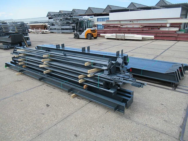 Staalconstructie 15 x 30 meter (450m2) - afbeelding 7 van  18