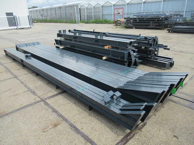 Staalconstructie 15 x 30 meter (450m2) - afbeelding 1 van  18