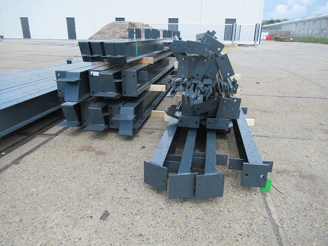 Staalconstructie 15 x 30 meter (450m2) - afbeelding 4 van  12
