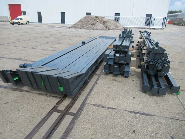 Staalconstructie 15 x 30 meter (450m2) - afbeelding 13 van  18