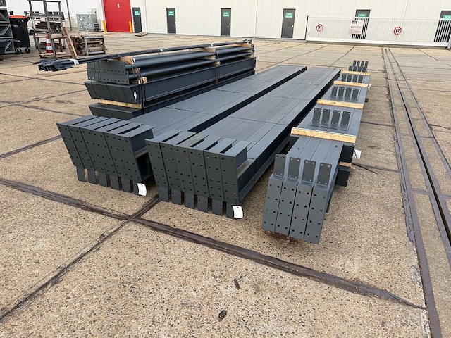 Staalconstructie 15 x 35 meter (525m2) - afbeelding 1 van  13