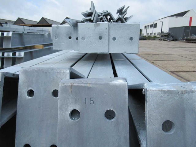 Staalconstructie 15 x 40 meter (600m2) - afbeelding 9 van  22