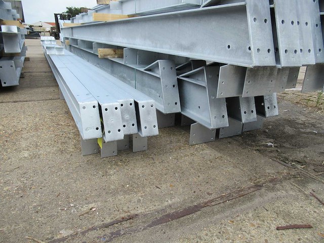 Staalconstructie 15 x 40 meter (600m2) - afbeelding 7 van  22