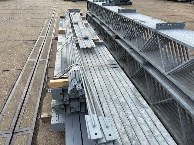 Staalconstructie 15.20 x 40.00 meter (608m2) - afbeelding 10 van  11