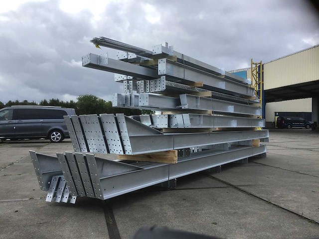 Staalconstructie 15x40 meter (ca. 600 m2) - afbeelding 4 van  10