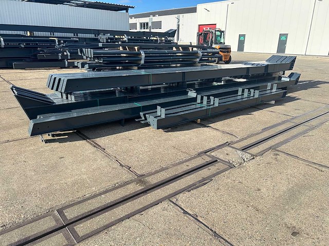 Staalconstructie 16 x 35 meter (560m2) - afbeelding 1 van  19